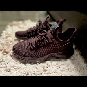 Steve Madden Maxima.